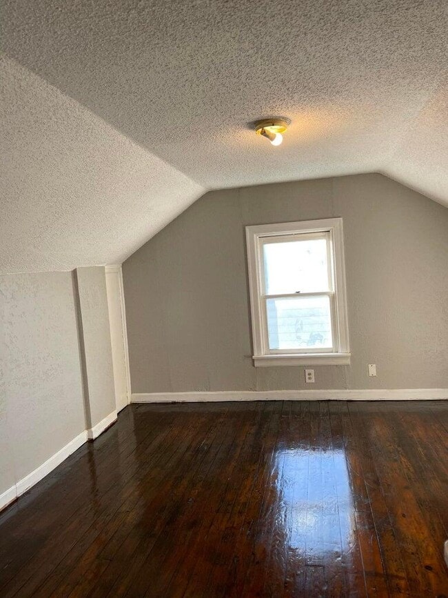 Building Photo - 1103 Highland Park Dr
