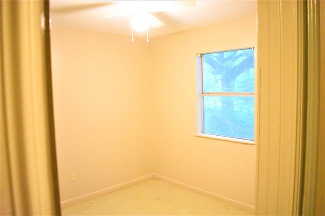 Foto del edificio - 2005 Railroad St