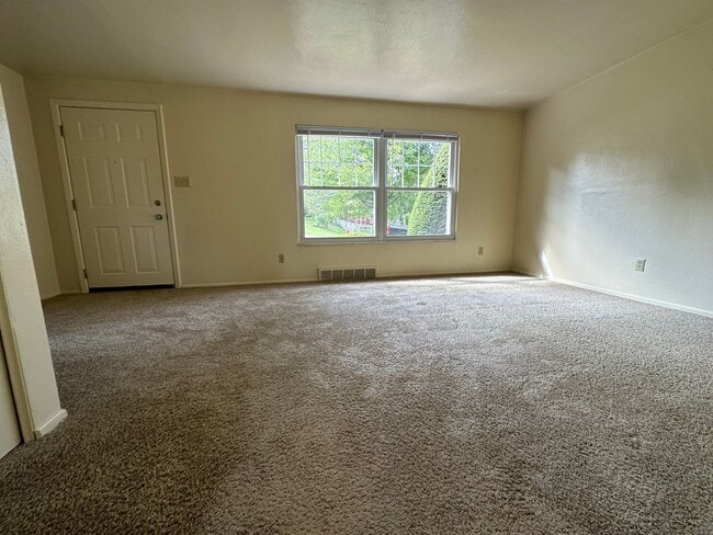 Building Photo - 438 Mower Dr