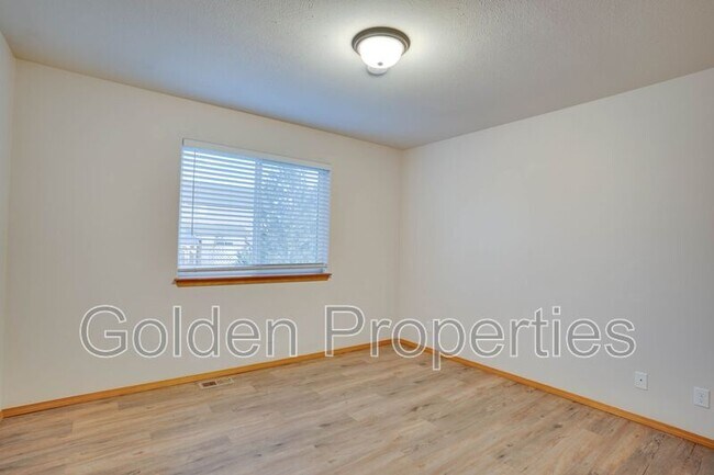 Foto del edificio - 7488 N Courcelles Pkwy
