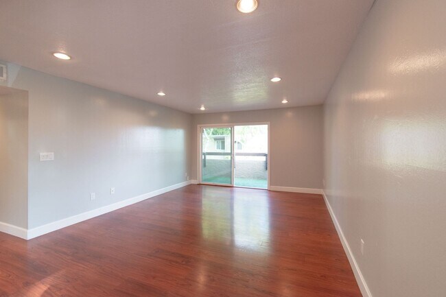 Foto del edificio - Beautifully Remodeled Condo with Epic Kitc...