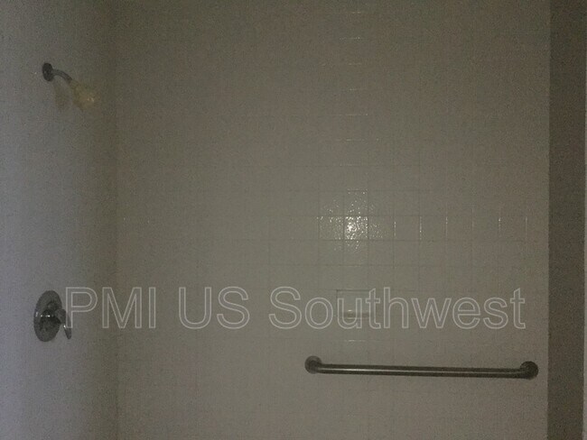 Foto del edificio - 1681 Shamrock Rd