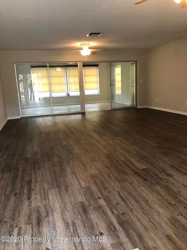 Foto del edificio - 7730 Pinehurst Dr