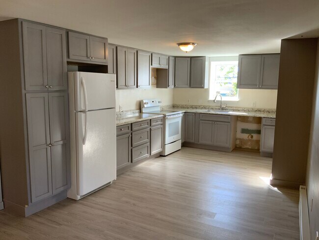 Eat in Kitchen - 50 Fowler St
