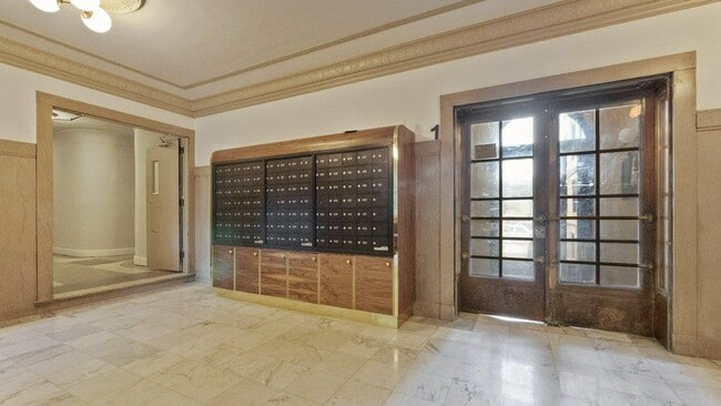 Building Photo - 484 Brainard St