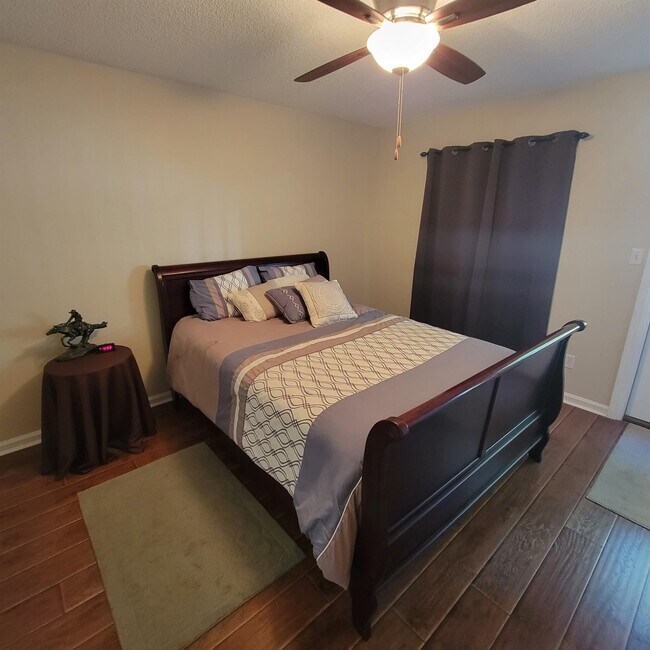 Foto del edificio - 3532 Daylily Ln