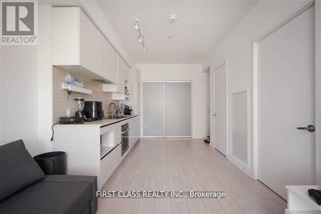 Photo du bâtiment - 950 Portage Pkwy