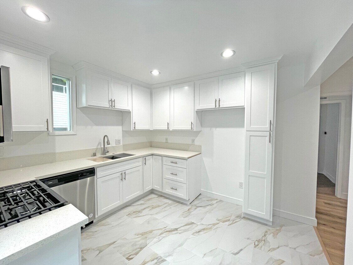 Foto principal - 9160 Beverly Blvd