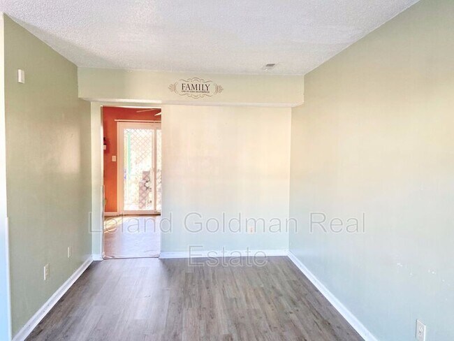 Foto del edificio - 620 Cedar Springs Ct