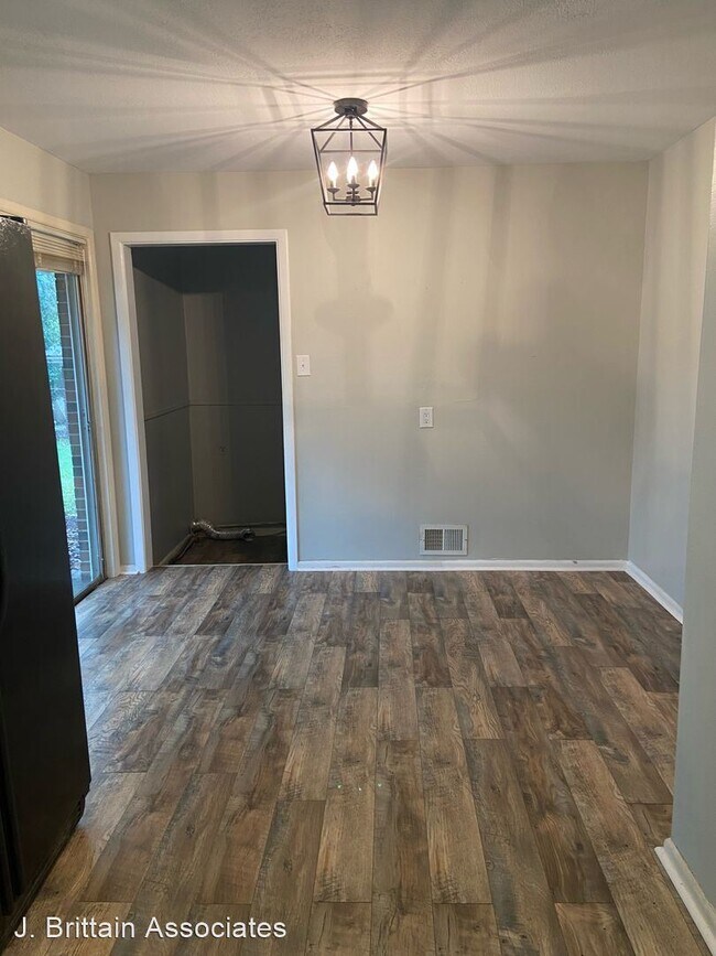 Building Photo - 3 br, 1 bath House - 5305 Saks Road
