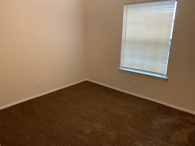 Foto del edificio - Nice two Bedroom two bath Duplex