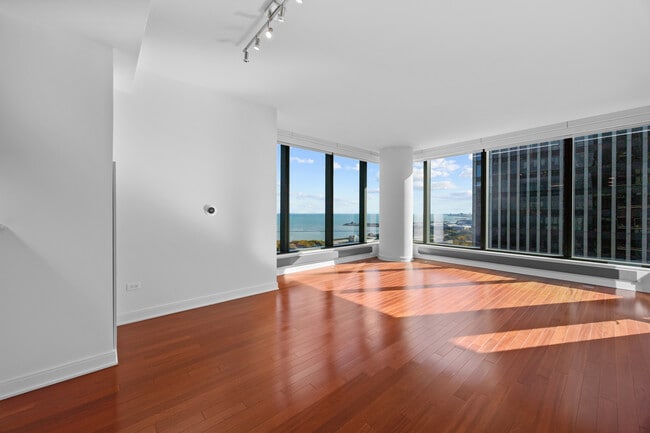 Foto del edificio - 60 E Monroe St