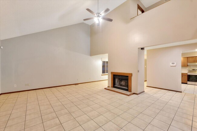 Building Photo - 4 bedroom, 2 bath home - Available August