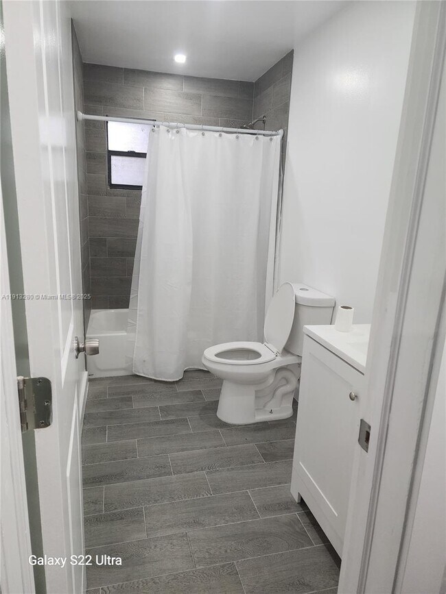 Foto del edificio - 1371 NE 144th St