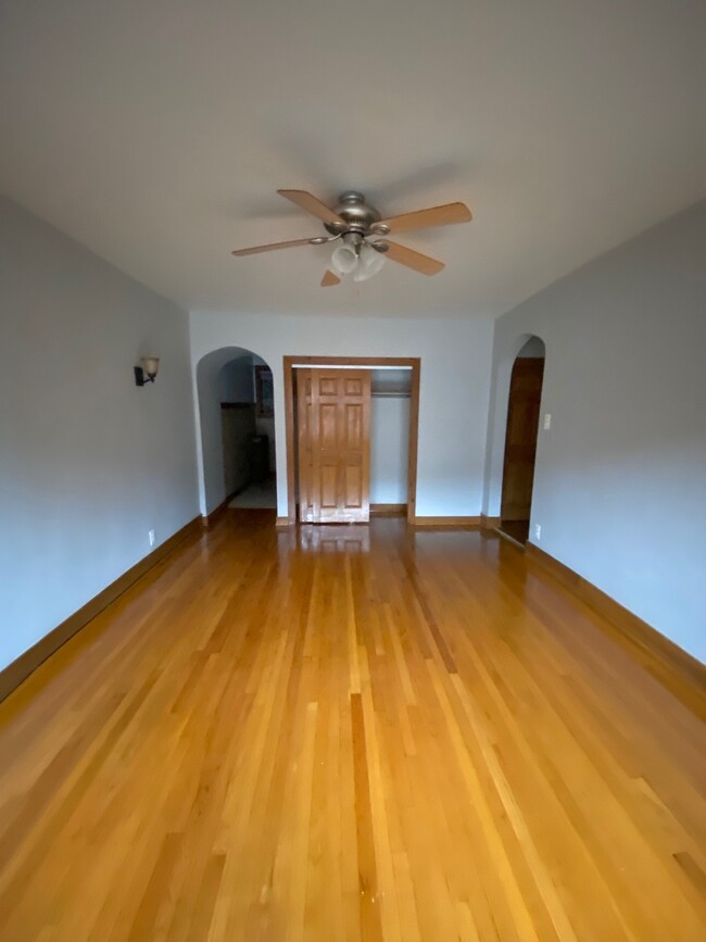 Foto del edificio - 5039 N Springfield Ave