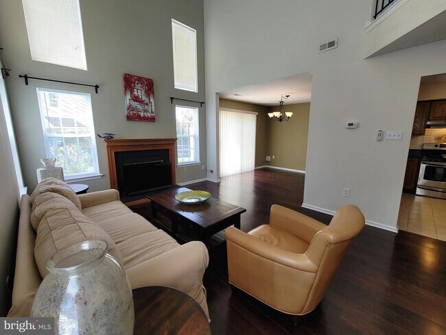 Building Photo - 41 Honey Locust Ln