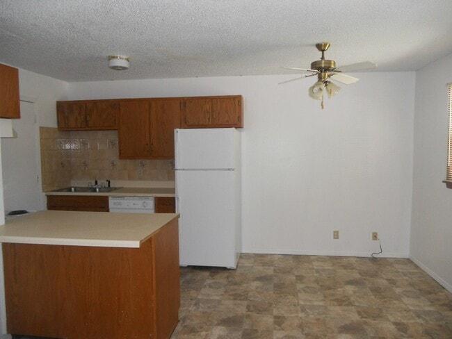 Building Photo - 1378 Parkside Dr