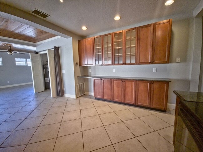 Building Photo - Glimpse Lake Minneola from the heart of do...