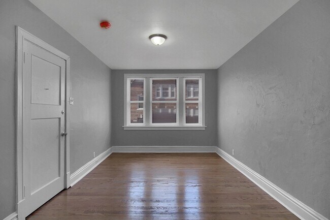 Building Photo - Chic lil Studio