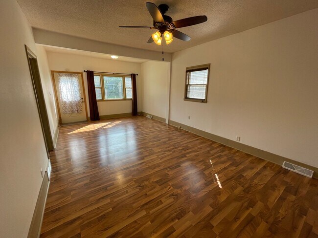 Foto del edificio - Main Level Duplex with Lawn and Snow Inclu...