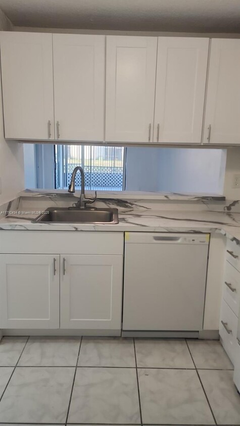 Foto principal - 3199 Foxcroft Rd