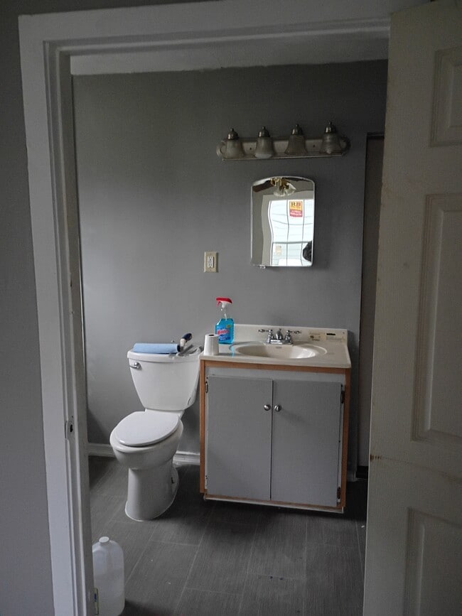 Foto del edificio - 613 Brook Dr