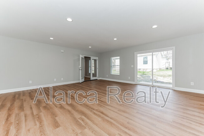 Building Photo - 1217 Skyview Rd
