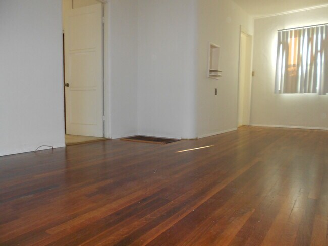 Foto del edificio - 2061 Reed Ave