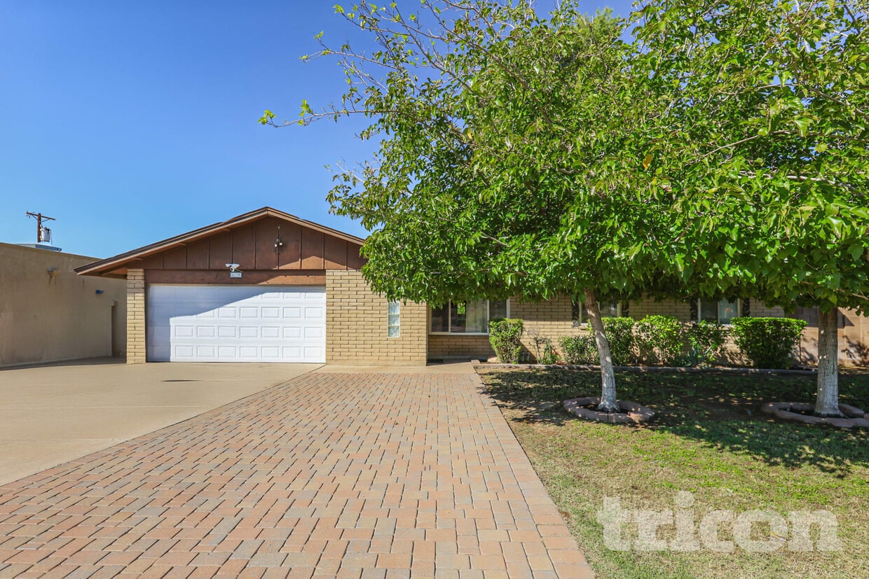 Primary Photo - 8130 N 55th Ave