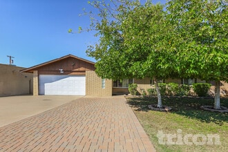 Building Photo - 8130 N 55th Ave