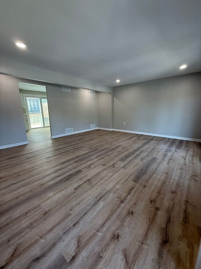 Building Photo - 4807 Lancer St