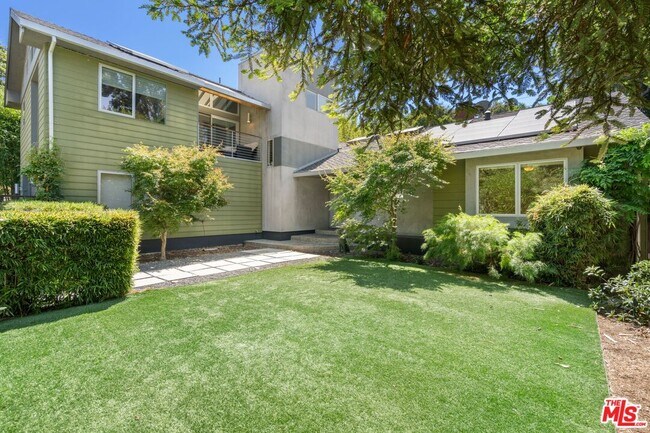 Foto del edificio - 5606 Green Oak Dr