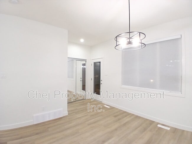 Building Photo - 5140 Kinney Wy SW