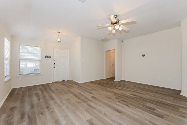 Foto del edificio - 4031 Ridgetop Dr