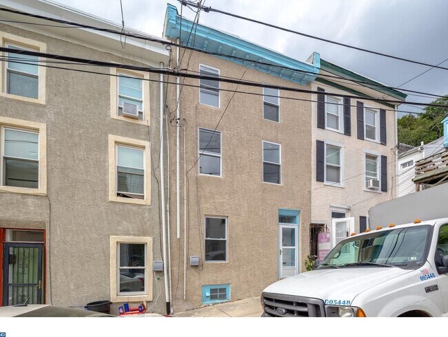 Building Photo - 232 Dupont St