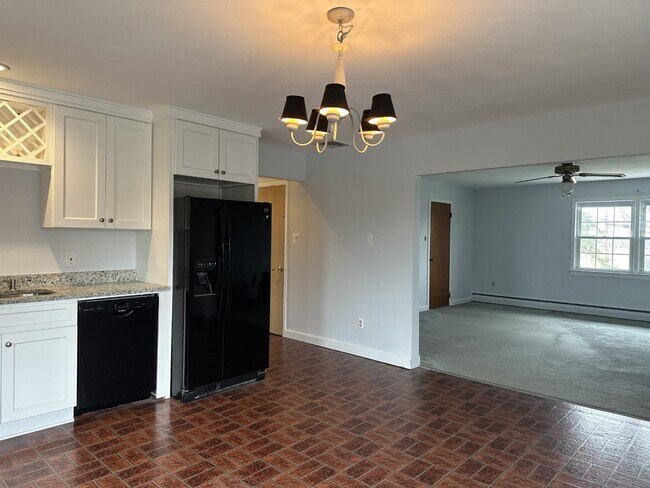 Livingroom - 1650 Reed Rd