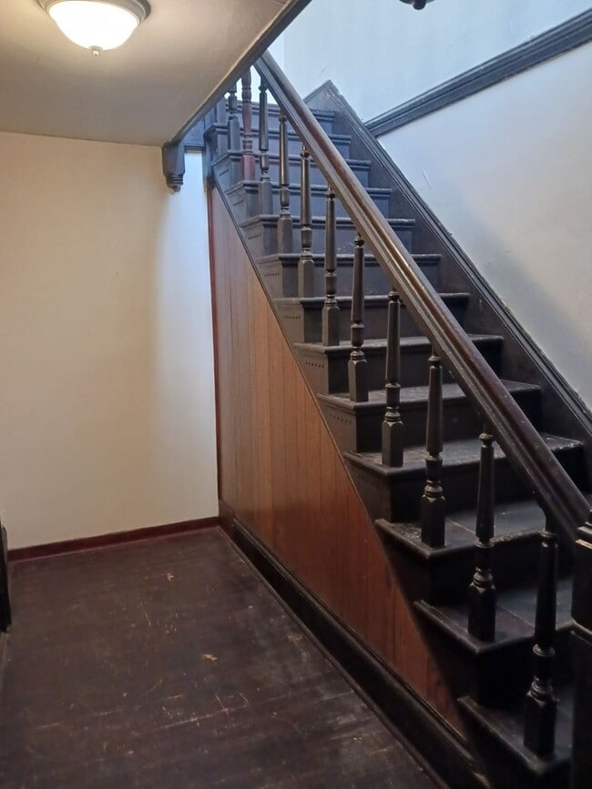 Building Photo - 222-222.5-2225 Mt Vernon Rd