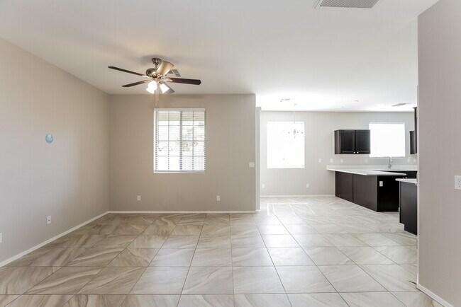 Foto del edificio - 1735 S Desert View Pl