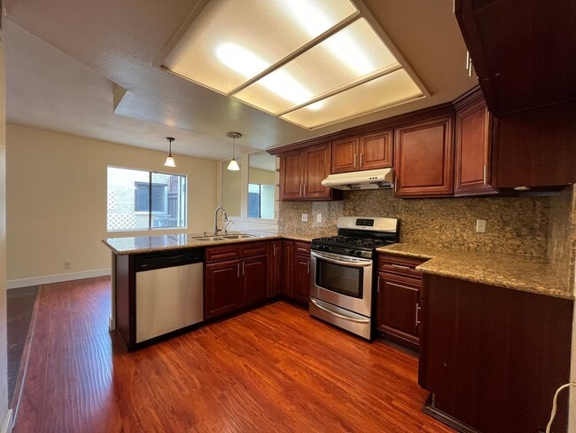 Building Photo - 3+2.5 twnhm w/pool + spa; water, trash + b...