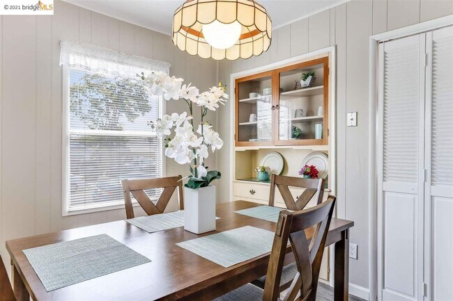 Dinning Room - 1604 Richmond St