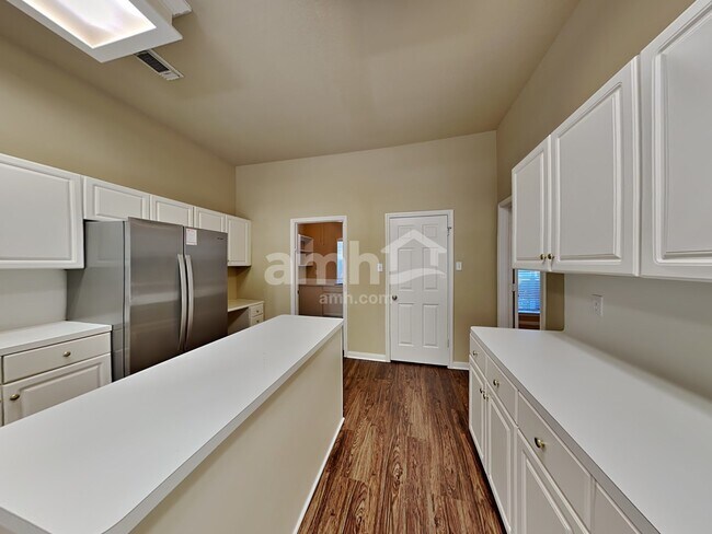 Building Photo - 13143 Mills River St