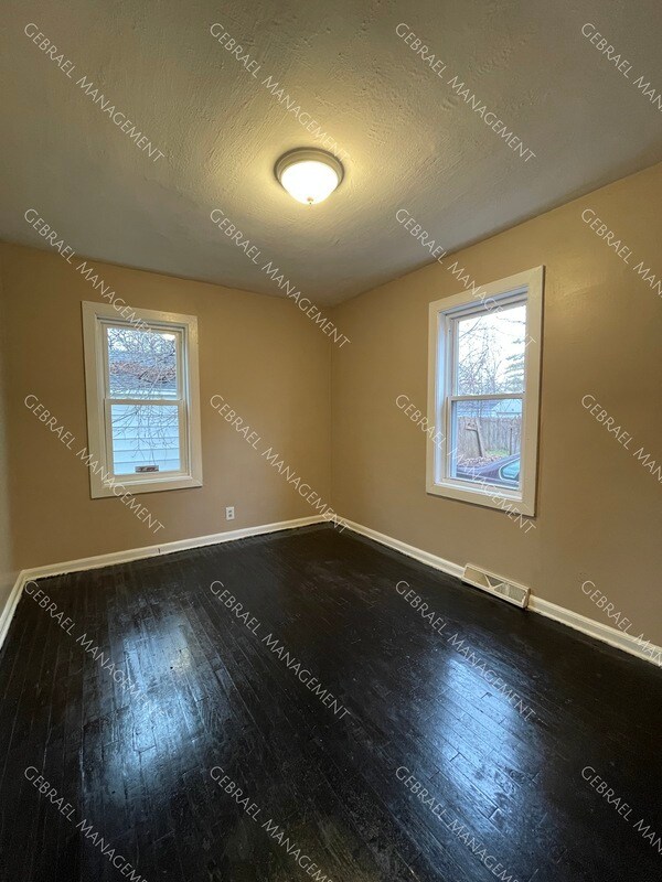 Building Photo - 968 Salisbury Ave