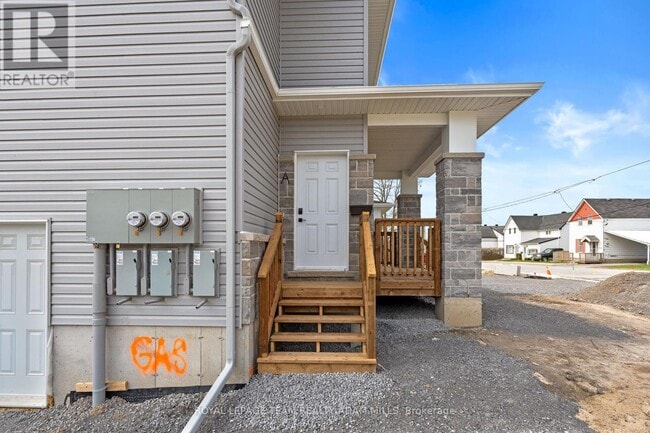 Building Photo - 203 Teskey St