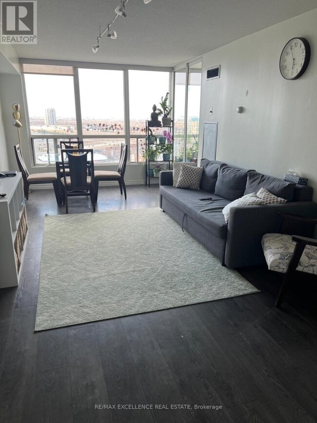 Photo du bâtiment - 4460-4460 Tucana Ct