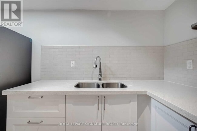 Building Photo - 604A QUEEN STREET W