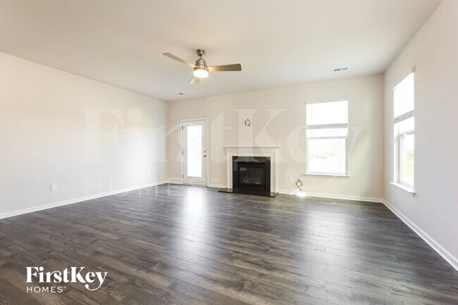 Foto del edificio - 565 Hillpark Ln