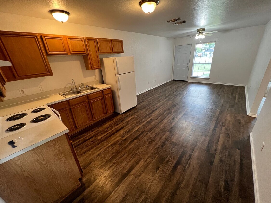 701 Miracle Ln Unit G, Cleburne, TX 76033 Room for Rent in Cleburne
