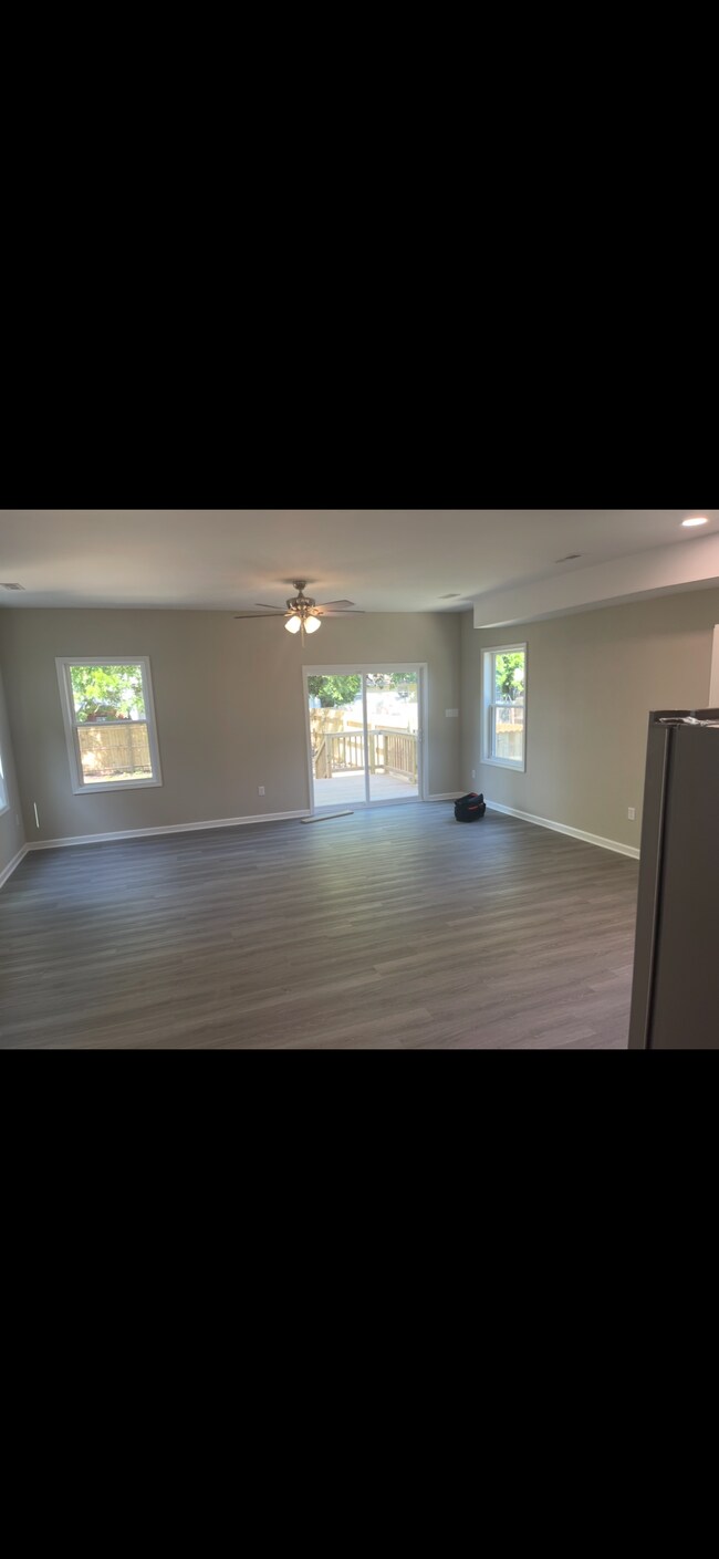 Foto del edificio - 713 Hemlock Ave