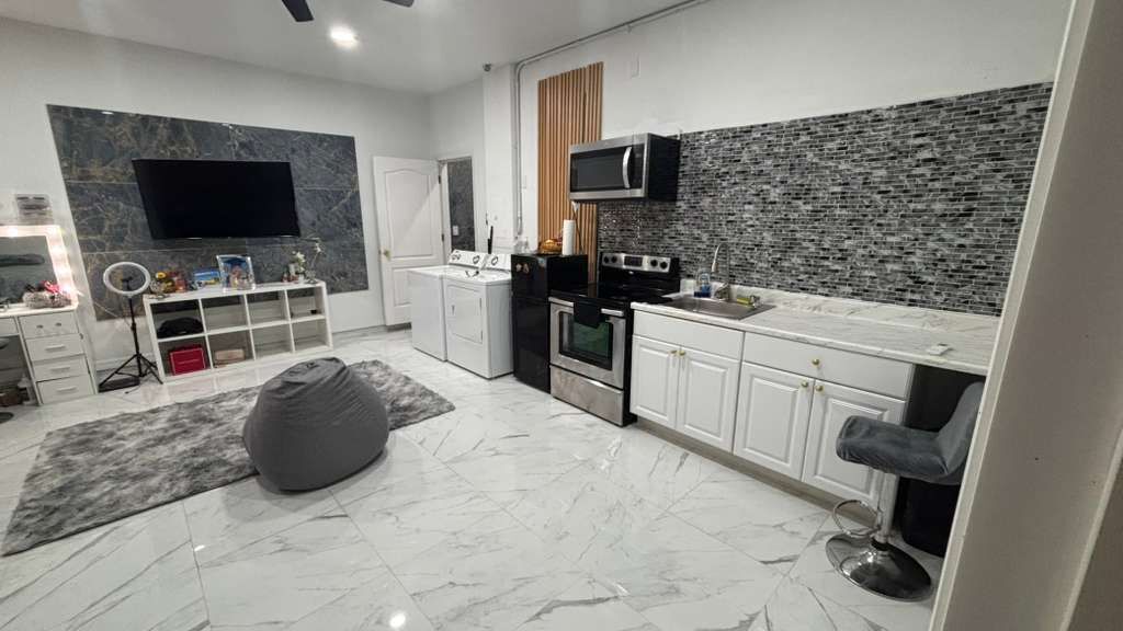 Building Photo - 2800 Via Largo Ct