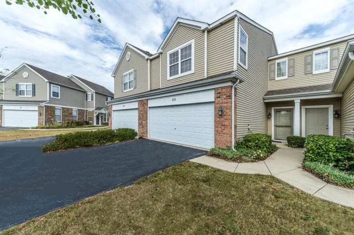 533 Springbrook Trail N, Oswego, IL 60543 Townhome Rentals in Oswego IL